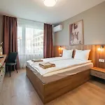 Trinavis Boutique Apartments, Own Private Parking, Center, Entire Veliko Tarnovo