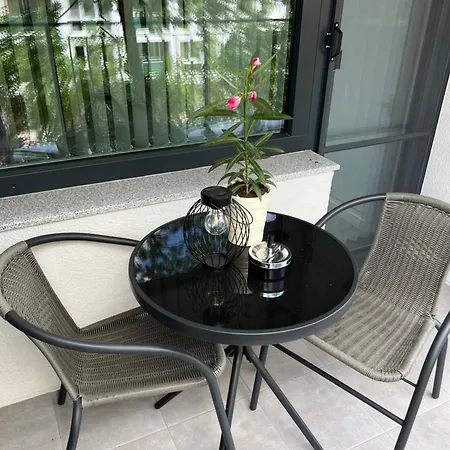 Trinavis Boutique Apartments, Own Private Parking, Center, Entire Apartment