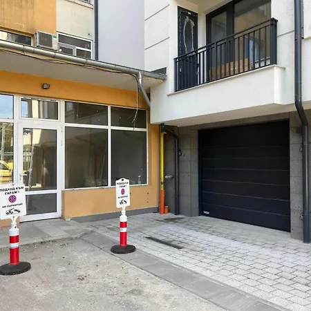 Trinavis Boutique Apartments, Own Private Parking, Center, Entire