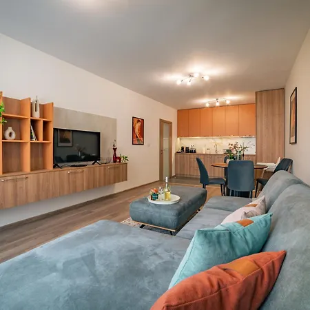 Apartment Trinavis Boutique Apartments, Own Private Parking, Center, Entire *