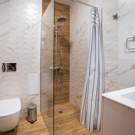 Trinavis Boutique Apartments, Own Private Parking, Center, Entire * Veliko Tarnovo