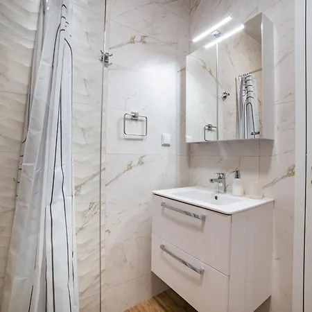 Trinavis Boutique Apartments, Own Private Parking, Center, Entire Veliko Tarnovo