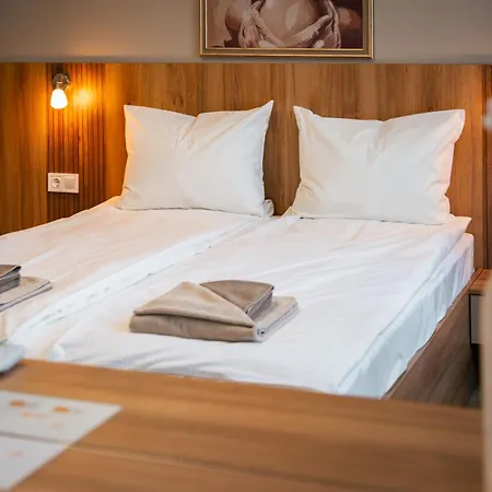 Trinavis Boutique Apartments, Own Private Parking, Center, Entire