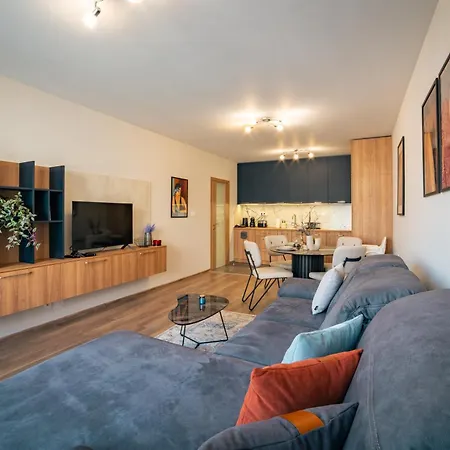 Trinavis Boutique Apartments, Own Private Parking, Center, Entire * Veliko Tarnovo