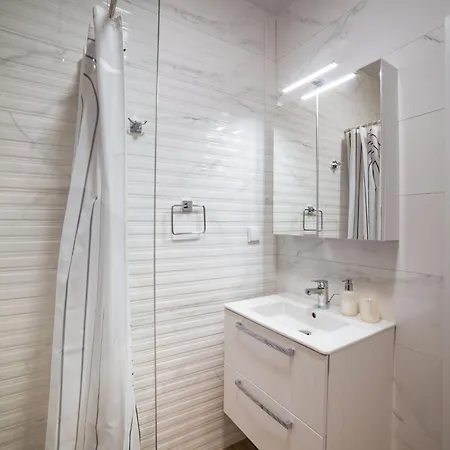 Trinavis Boutique Apartments, Own Private Parking, Center, Entire Apartment