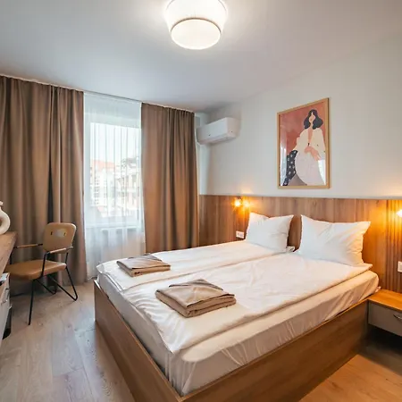 Trinavis Boutique Apartments, Own Private Parking, Center, Entire