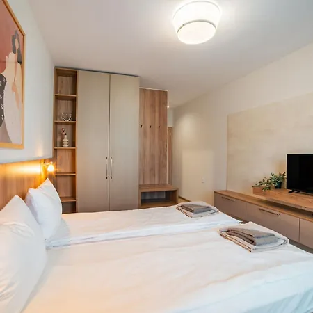 Trinavis Boutique Apartments, Own Private Parking, Center, Entire Apartment