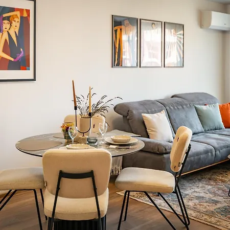 Trinavis Boutique Apartments, Own Private Parking, Center, Entire * Veliko Tarnovo