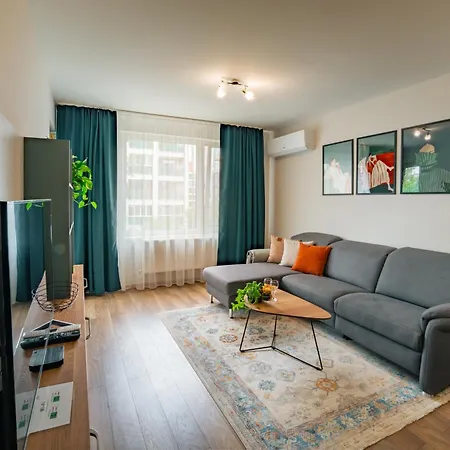 Trinavis Boutique Apartments, Own Private Parking, Center, Entire Apartment