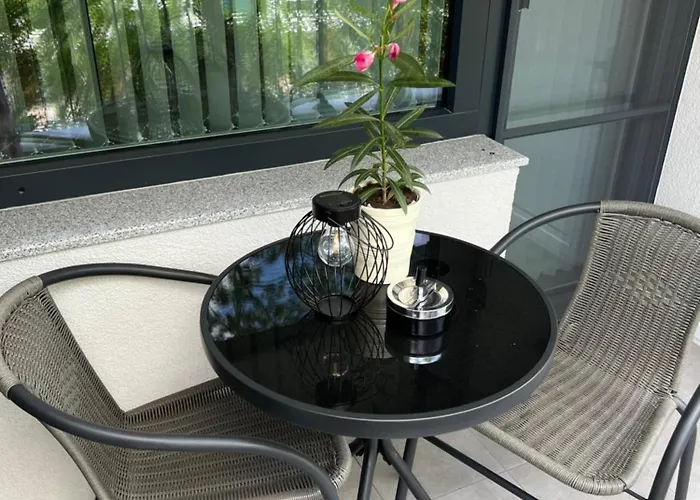 Trinavis Boutique Apartments, Own Private Parking, Center, Entire Apartment