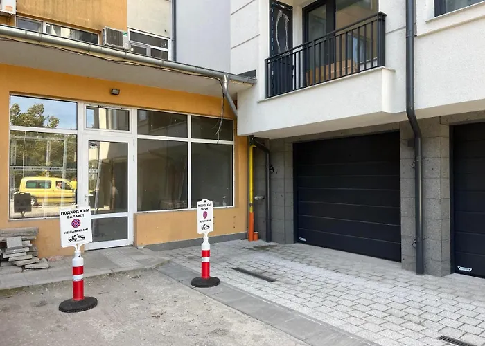 Trinavis Boutique Apartments, Own Private Parking, Center, Entire