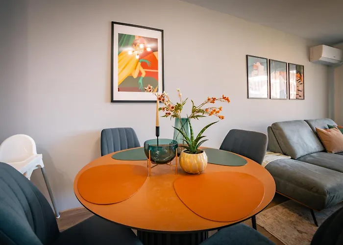 Trinavis Boutique Apartments, Own Private Parking, Center, Entire *