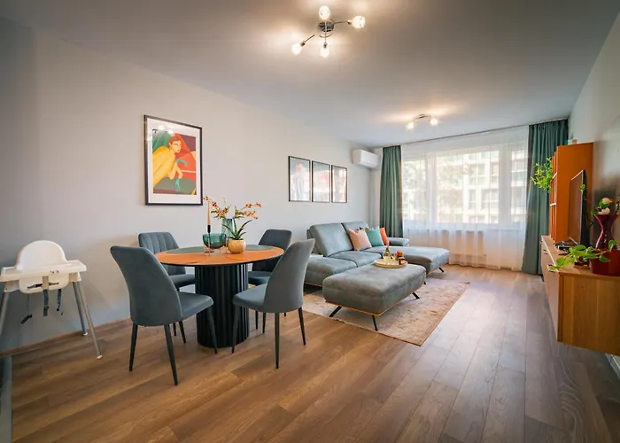 Trinavis Boutique Apartments, Own Private Parking, Center, Entire