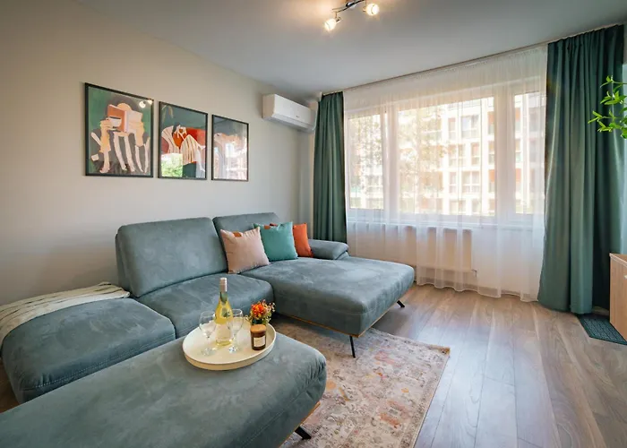 Trinavis Boutique Apartments, Own Private Parking, Center, Entire *