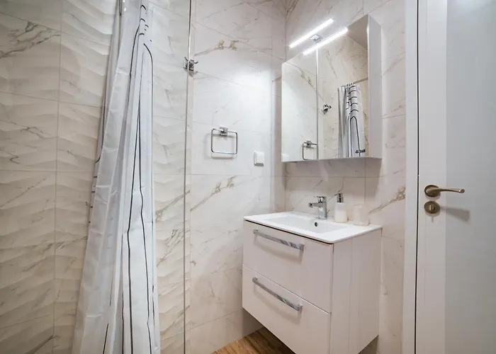 Trinavis Boutique Apartments, Own Private Parking, Center, Entire Veliko Tărnovo