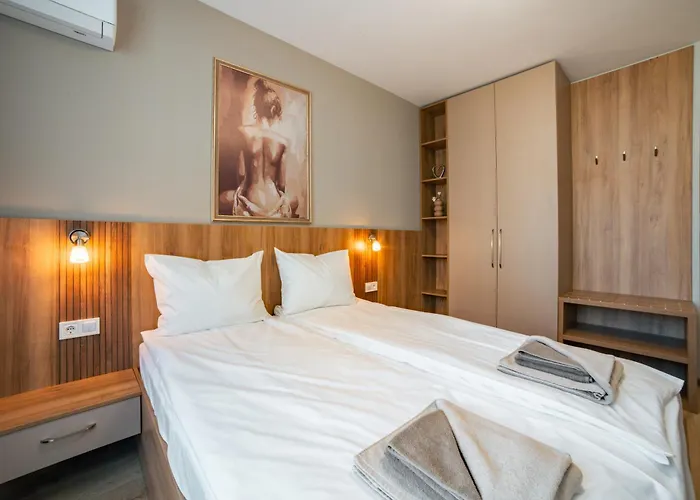 Trinavis Boutique Apartments, Own Private Parking, Center, Entire * Veliko Tărnovo