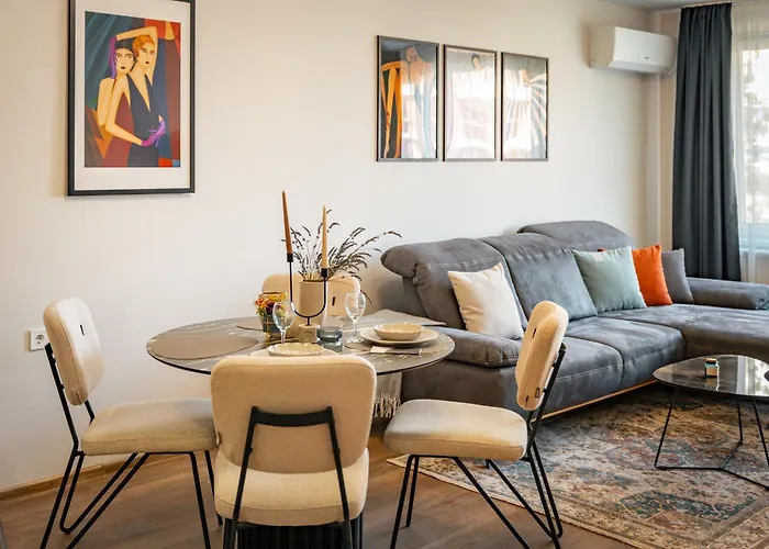 Trinavis Boutique Apartments, Own Private Parking, Center, Entire * Veliko Tarnovo